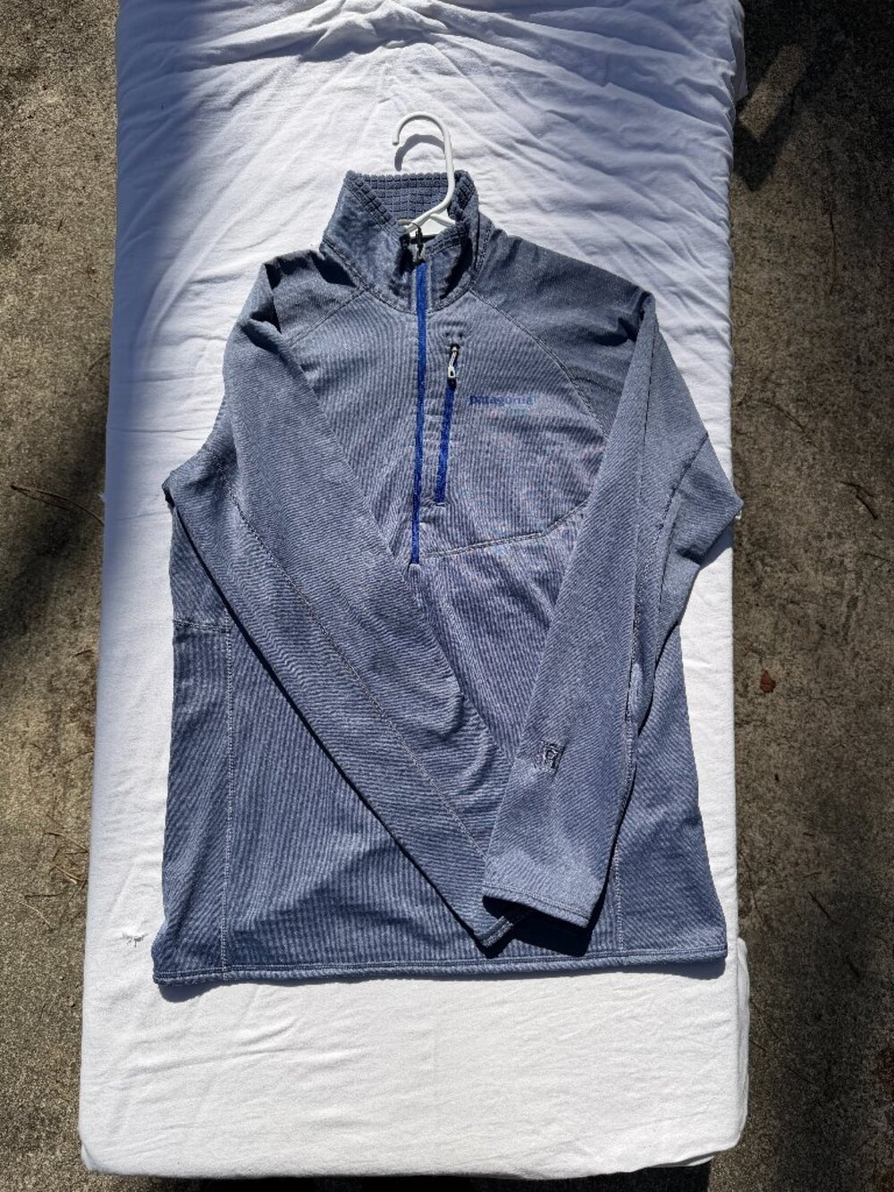 Patagonia Womens R1 pullover Buffalo Blue large L